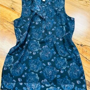 Women's LOFT Navy Floral Sleeveless Blouse Size Medium (T1)